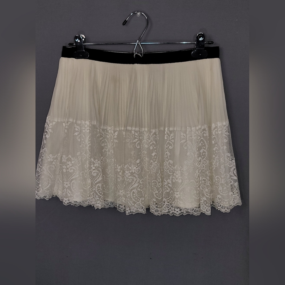 H&M Cream Lace Mini Skirt